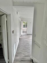 555 NE 70th St in Miami, FL - Foto de edificio - Building Photo