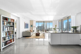 68 SE 6th St in Miami, FL - Building Photo - Building Photo