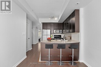 78-78 Carr St in Toronto, ON - Building Photo - Building Photo