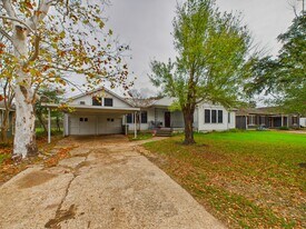 1206 E 30th St in Bryan, TX - Building Photo