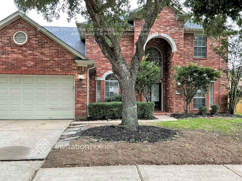 1120 Sunset Lakes Dr in Pearland, TX - Building Photo