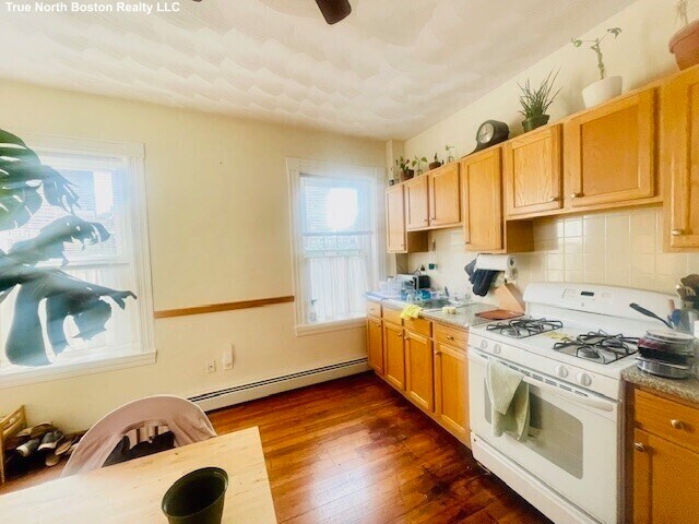 206 Hanover St, Unit 4 in Boston, MA - Foto de edificio - Building Photo