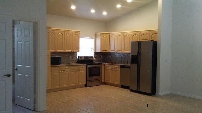 3217 Andrews Ave, Unit A in Naples, FL - Building Photo - Building Photo