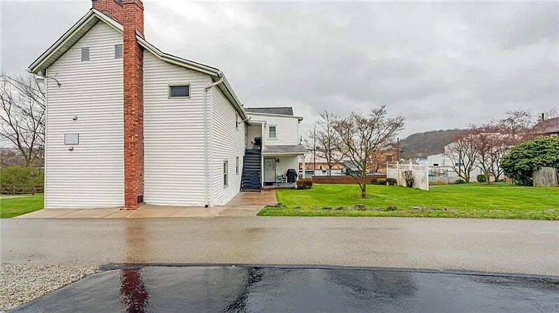 1700 Washington St in Greensburg, PA - Building Photo