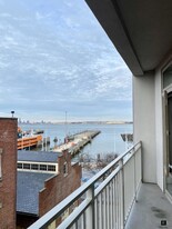 90 Bay St, Unit 4-J in Staten Island, NY - Building Photo