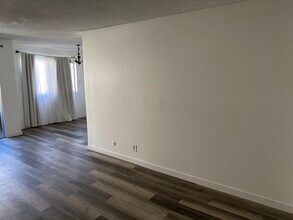 5400 Newcastle Ave, Unit 10 in Encino, CA - Building Photo - Building Photo