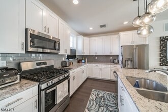 26 Colgate Dr in Morristown, NJ - Building Photo - Building Photo