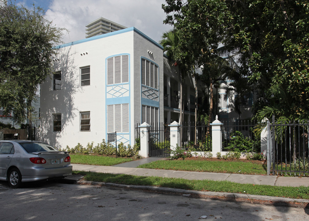 245 NE 33rd St in Miami, FL - Building Photo