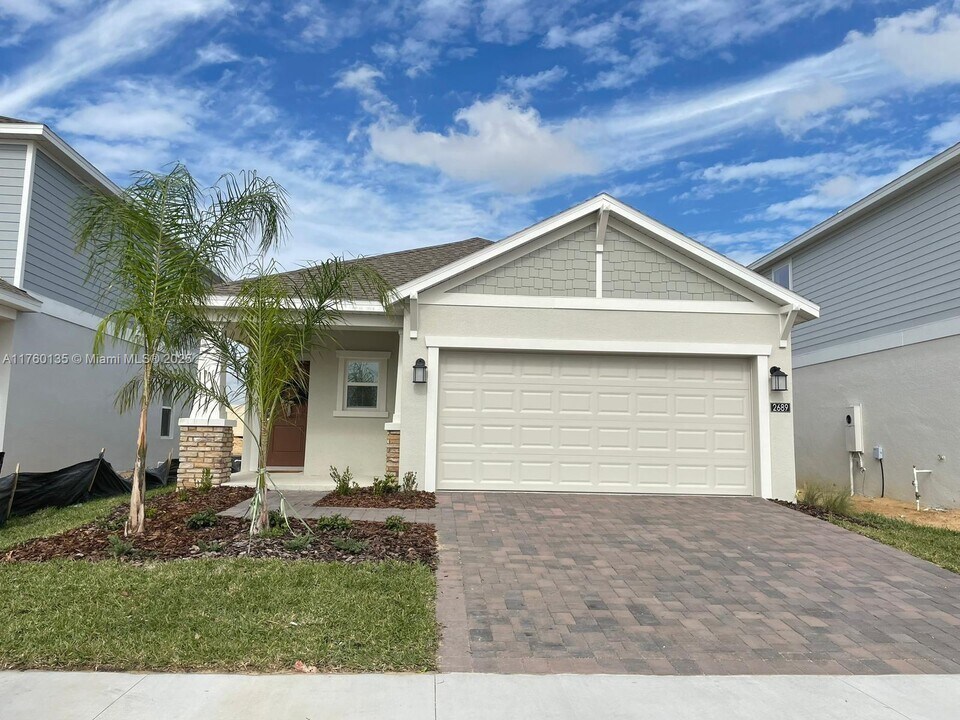 2689 Runners Cir in Clermont, FL - Building Photo