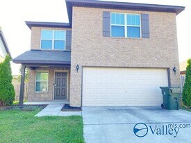 136 Winstead Cir in Owens Cross Roads, AL - Building Photo