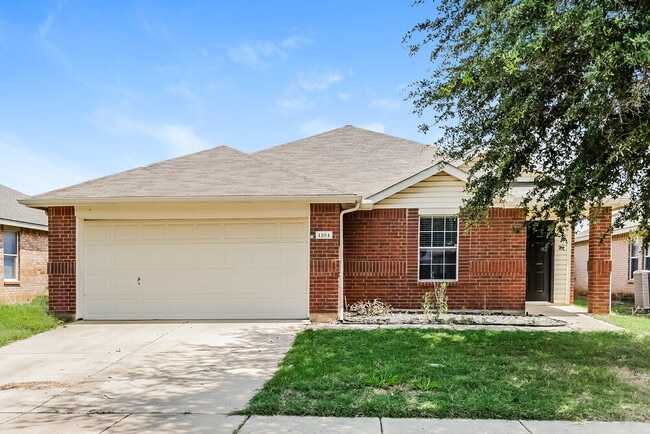 property at 1104 W Cottonwood Dr
