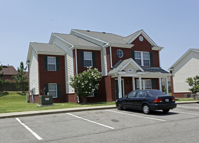 Eagles Landing in Memphis, TN - Foto de edificio - Building Photo