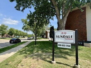 Sundale Townhomes in Sun Prairie, WI - Foto de edificio - Building Photo