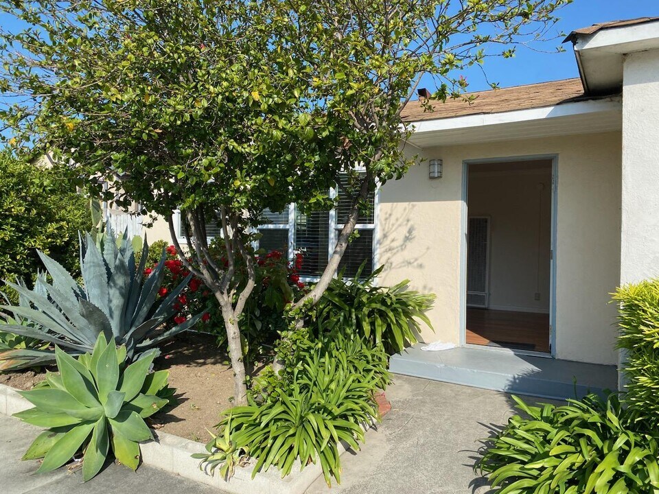 11162 Culver Blvd, Unit 1 in Culver City, CA - Foto de edificio