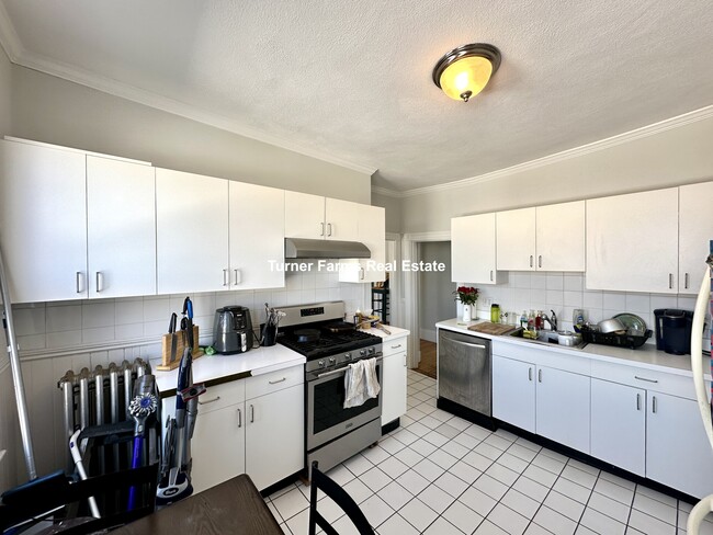 15 Farragut Ave, Unit 3 in Somerville, MA - Building Photo - Building Photo