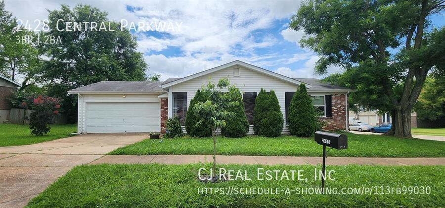 2428 Central Pkwy Dr in Florissant, MO - Building Photo