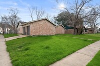 8803 Jackwood St in Houston, TX - Foto de edificio - Building Photo