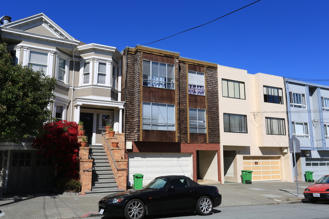 1261 10th Ave in San Francisco, CA - Building Photo