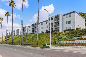 3606 Vista Rey in Oceanside, CA - Foto de edificio - Building Photo