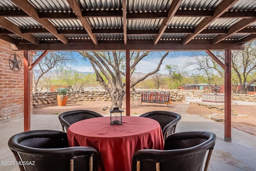 9035 E Woodland Rd in Tucson, AZ - Building Photo