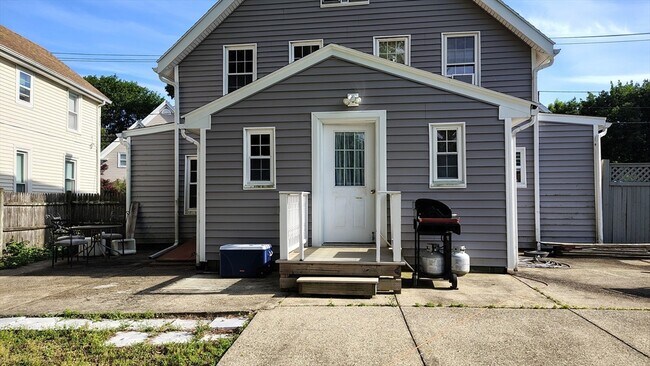 133 Bates Ave in Quincy, MA - Building Photo - Building Photo