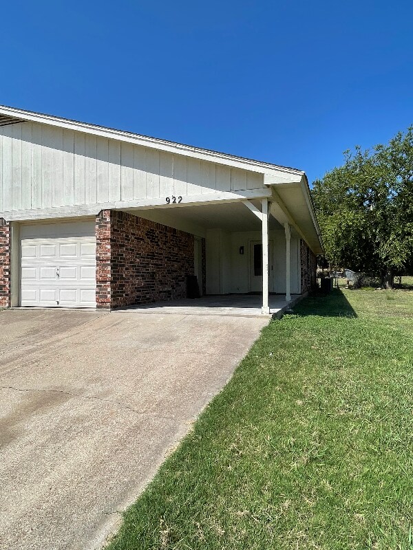 922 Terry Trail in Weatherford, TX - Building Photo - Building Photo