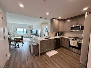 1 Carriage City Plz-Unit -1504 in Rahway, NJ - Building Photo - Building Photo