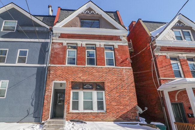 2228 Kemper Ln, Unit 4 in Cincinnati, OH - Building Photo - Building Photo