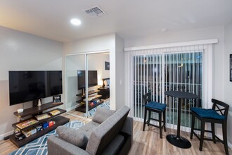 2986 Capistrano Cir in Las Vegas, NV - Building Photo - Building Photo