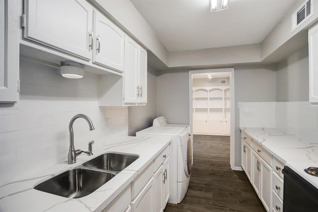 353 N Post Oak Ln in Houston, TX - Building Photo