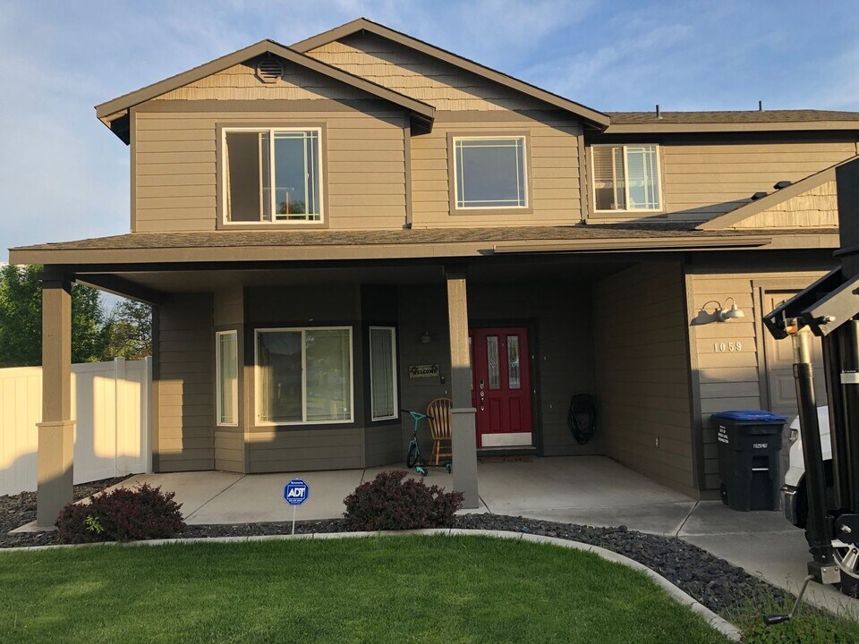 1059 July Ct in Moses Lake, WA - Building Photo
