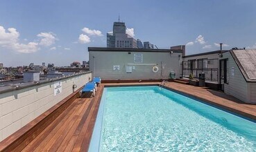 12 Stoneholm St, Unit 619 in Boston, MA - Foto de edificio - Building Photo