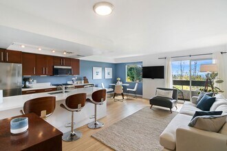 2700 Cahuenga Blvd in Los Angeles, CA - Building Photo - Building Photo