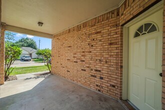 19311 Twin Buttes Dr in Tomball, TX - Foto de edificio - Building Photo