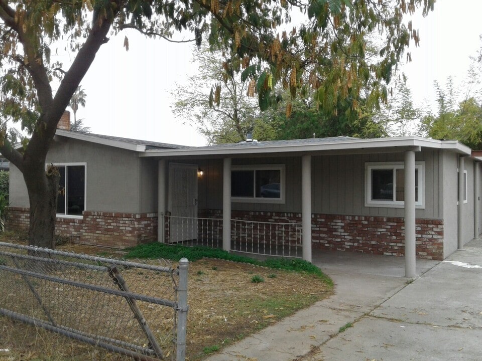 1643 Sunset Ave in Stockton, CA - Building Photo