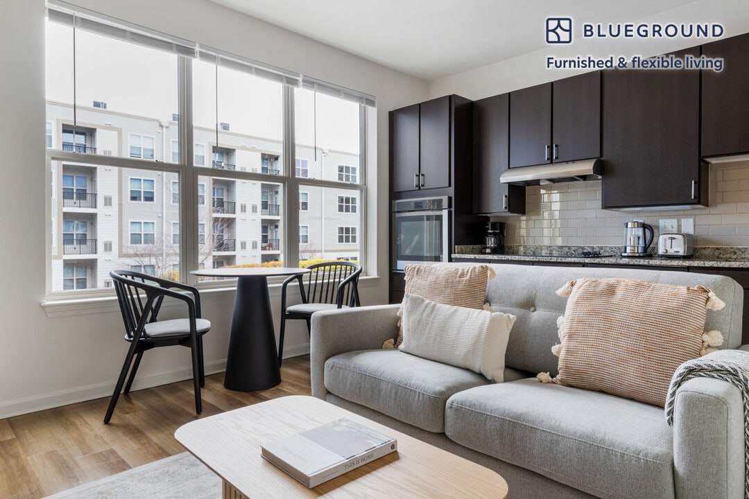 333 Great River Rd in Somerville, MA - Building Photo