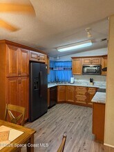 706 Hyacinth Cir in Micco, FL - Foto de edificio - Building Photo