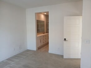 135 W Live Oak Ave, Unit J in Arcadia, CA - Building Photo - Building Photo
