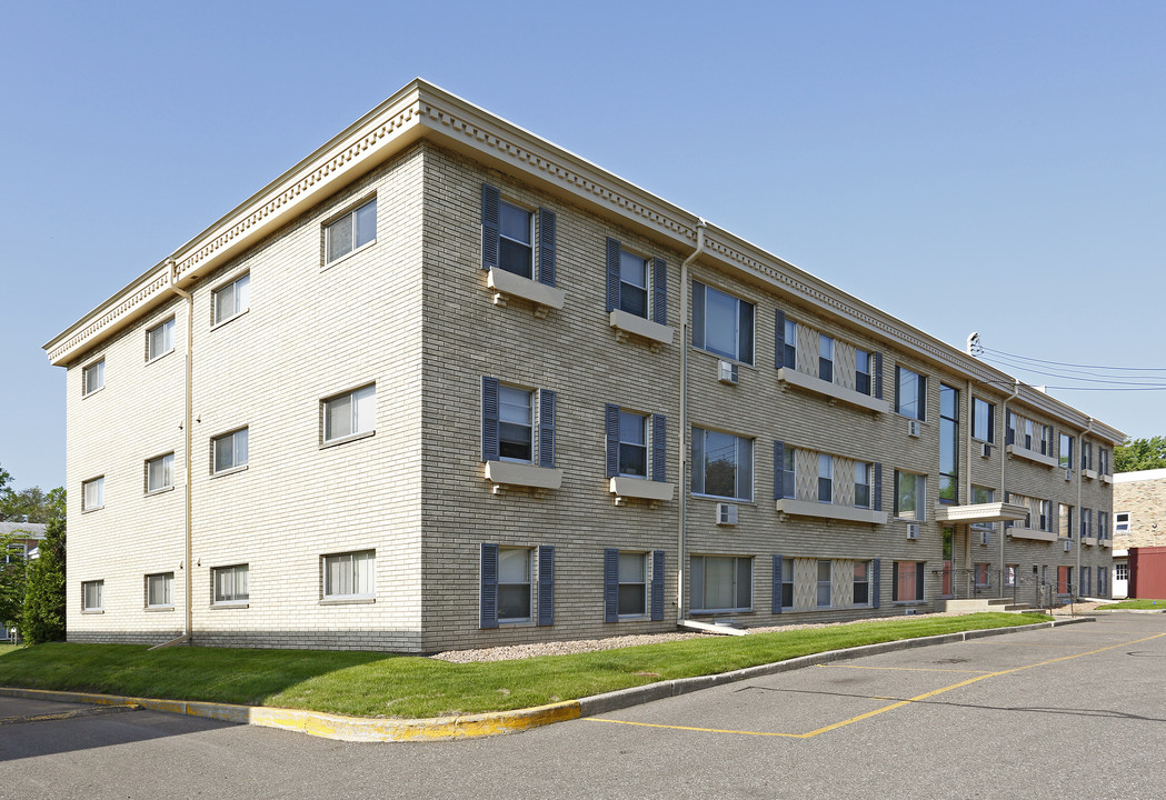 Edgecumbe Terrace in St. Paul, MN - Building Photo