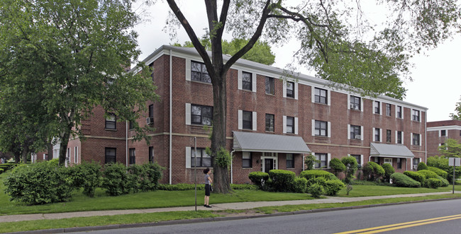 194 Union Ave Apartments in Rutherford, NJ - Building Photo - Building Photo