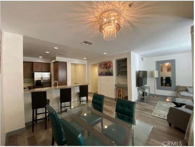 21301 Erwin St in Los Angeles, CA - Building Photo - Building Photo