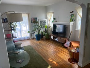 1160 N Westmoreland Ave in Los Angeles, CA - Building Photo - Building Photo