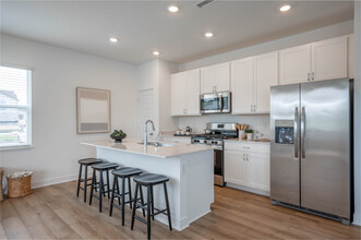 Meridian Homes at Sycamore Drive in McCordsville, IN - Foto de edificio - Interior Photo