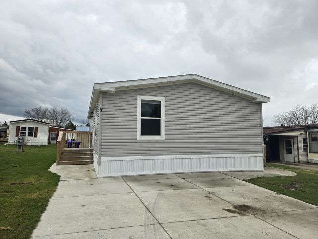 property at 13 N Roxbury Dr