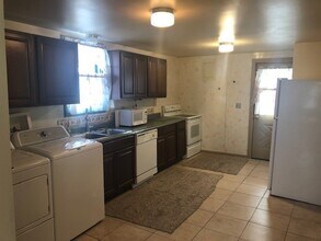 107 W Cedar St in Rawlins, WY - Building Photo - Building Photo