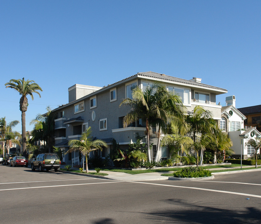 301 Ocean Ave in Seal Beach, CA - Building Photo