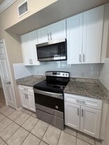5611 Bidwell Pkwy in Sarasota, FL - Building Photo