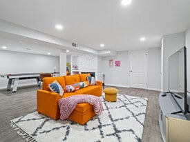 8040 Strongsville Blvd in Strongsville, OH - Building Photo