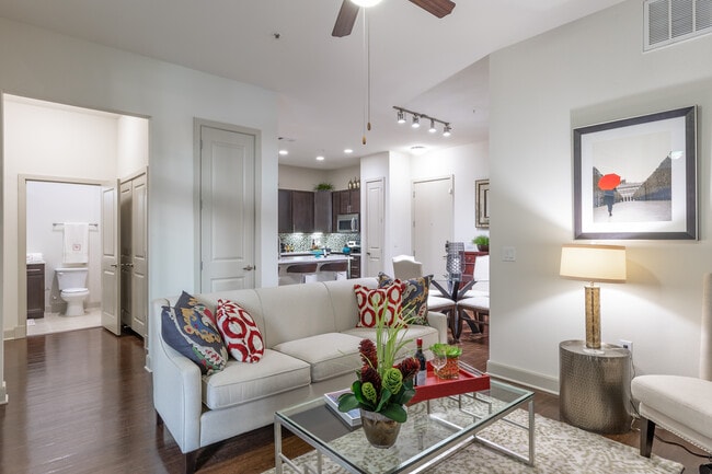 Domain West in Houston, TX - Foto de edificio - Building Photo