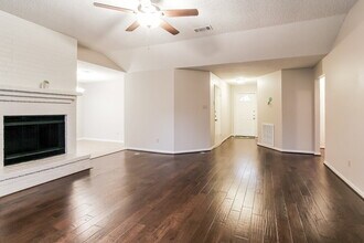 18606 Hiddenbay Way in Spring, TX - Building Photo - Building Photo